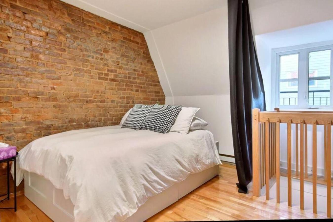 Golden Cross // Typical Old Quebec Appartement מראה חיצוני תמונה