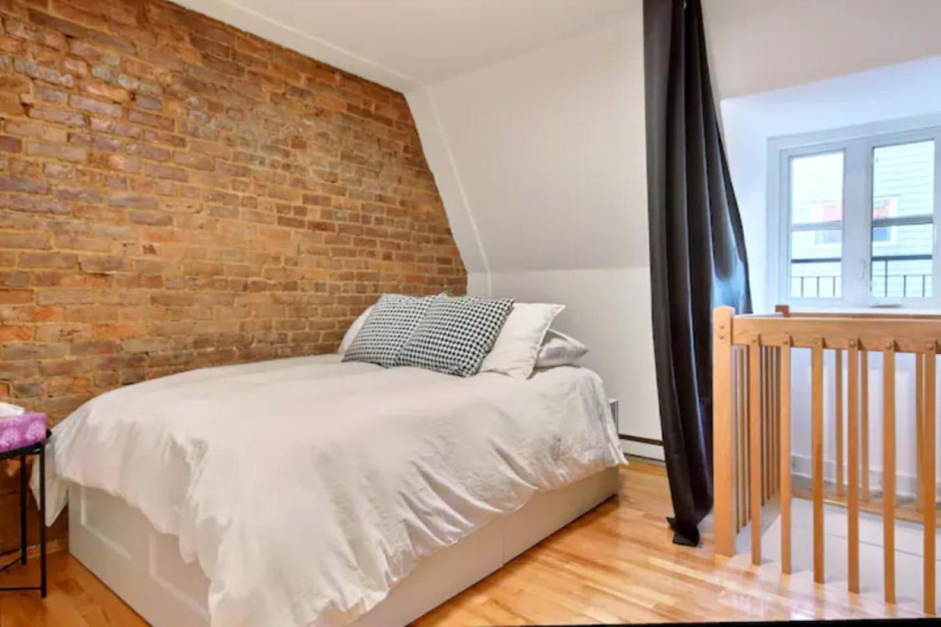 Golden Cross // Typical Old Quebec Appartement מראה חיצוני תמונה